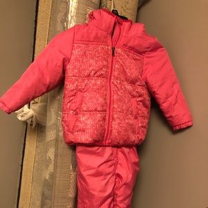 Girls 2 piece snowsuit size 4t in like new
